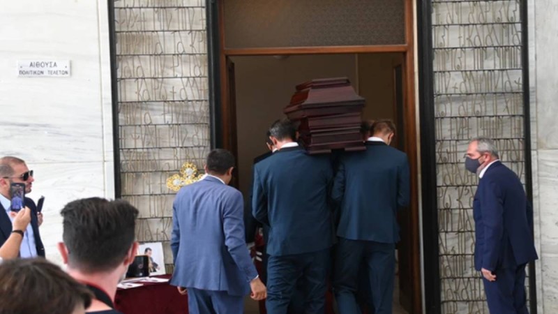 Θλίψη στη κηδεία του Τόλη Βοσκόπουλου