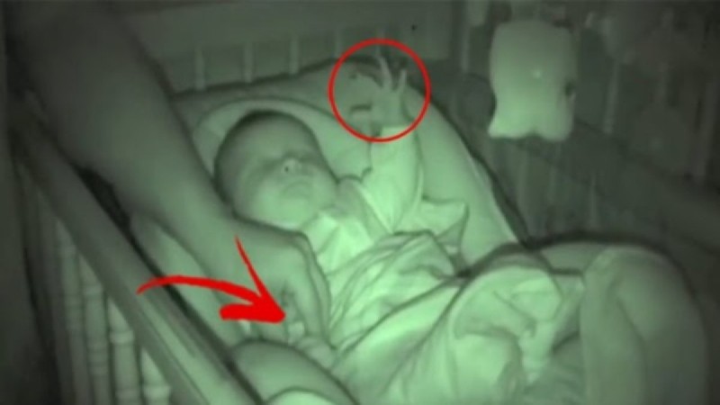 Έβαλε κρυφή κάμερα για να δει τι κάνει ο πατέρας με το μωρό όταν είναι μόνοι