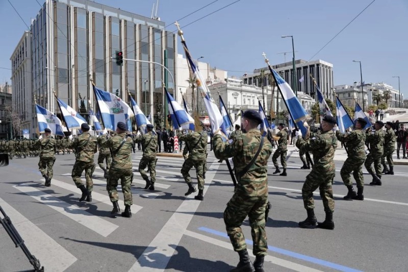 25η Μαρτίου: Ολοκληρώθηκε η μεγάλη στρατιωτική παρέλαση στο κέντρο της Αθήνας -Με Rafale για πρώτη φορά (εικόνες)