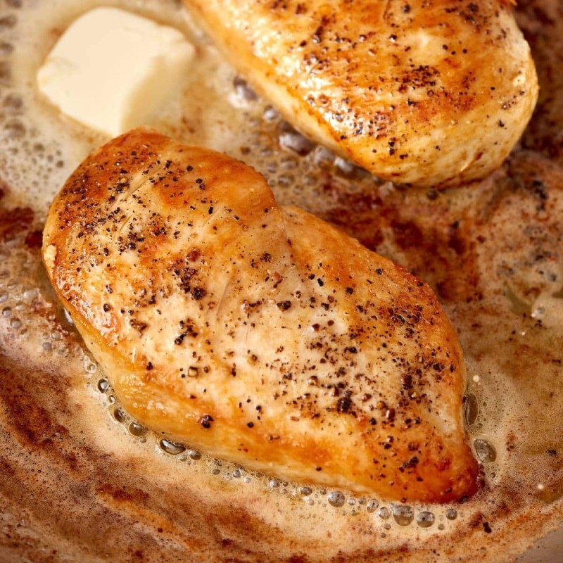 Ζουμερό φιλέτο κοτόπουλο στο τηγάνι: 4 απλά βήματα για να πετύχετε υπέροχα μαγειρεμένο στήθος