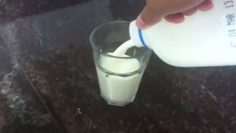 Ένα ποτήρι γάλα, του άλλαξε όλη τη ζωή… 20 χρόνια αργότερα, συμβαίνει κάτι απίθανο…!