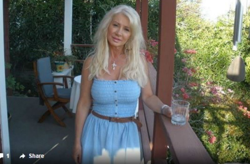 57χρονη μητέρα έκανε πλαστικές για να μοιάσει στην 36χρονη κόρη της - Δείτε πως είναι σήμερα (Video)