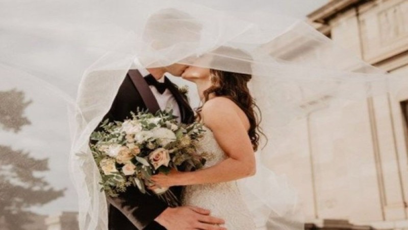 Ζευγάρι ήθελε η πρώτη τους νύχτα του γάμου τους να είναι μοναδική όμως νύφη και γαμπρός δεν τα υπολόγισαν καλά
