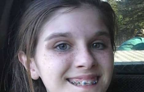 13χρονη έβγαλε μια αναμνηστική selfie - Μόλις την παρατηρήσετε καλύτερα θα πάθετε σοκ!