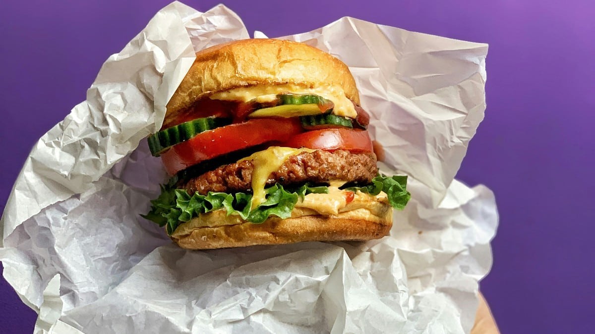 Πού απολαμβάνουμε τα καλύτερα vegan burgers στην πόλη;