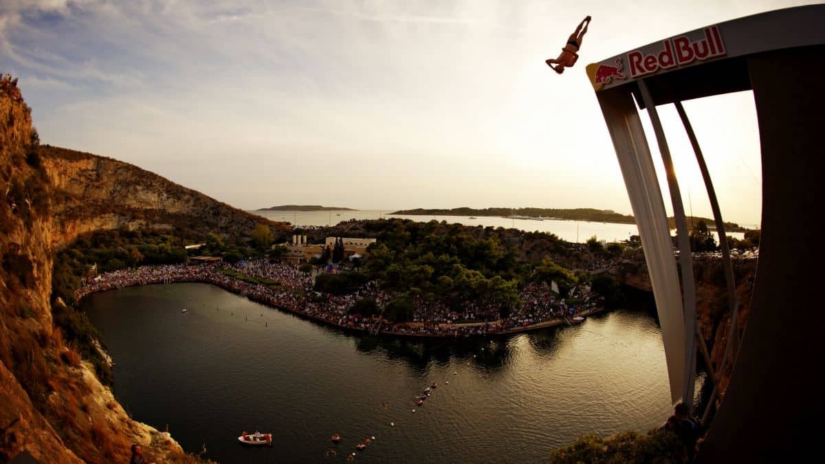 Το Red Bull δίνει διπλές προσκλήσεις σε 5 τυχερούς αναγνώστες του AthensMagazine για το Red Bull Cliff Diving