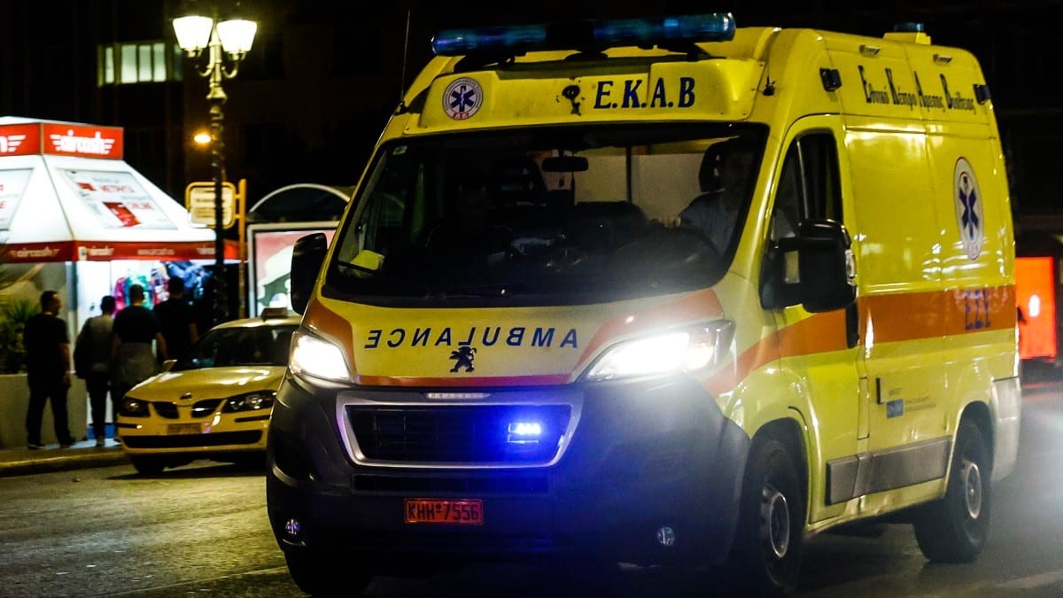 Τροχαίο στην Πειραιώς: Αυτοκίνητο παρέσυρε 5 άτομα, ανάμεσά τους 3 παιδιά - Σε σοβαρή κατάσταση ο ένας τραυματίας
