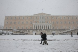 Κακοκαιρία «Ελπίδα»: Ξεκίνησε να χιονίζει στο κέντρο της Αθήνας! Ποιοι δρόμοι είναι κλειστοί - Η πρόβλεψη των μετεωρολόγων για τις επόμενες ώρες (Video)