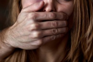 Υπόθεση βιασμού - Θεσσαλονίκη: Εμπλέκουν και ονόματα αθλητών - Δέχεται συνεχείς απειλές για τη ζωή της η 24χρονη (video)