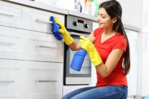 Εύκολα και γρήγορα tips για να καθαρίσεις τον φούρνο χωρίς να χρησιμοποιήσεις χημικά!