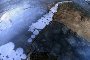 Μαγεία: Η παγωμένη λίμνη της Λάρισας – Εντυπωσιακές εικόνες! (photos-video)