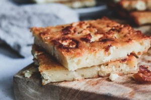 Λαδοπεταχτή: Η λαχταριστή και ιδιαίτερη τυρόπιτα από τη Θεσσαλία