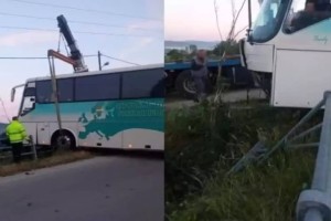 Λαχτάρα για επιβάτες λεωφορείου στα Ιωάννινα: Αποκοιμήθηκε στο τιμόνι ο οδηγός - Το όχημα έφυγε από τον δρόμο