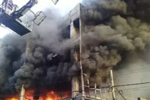 Τραγωδία στην Ινδία: 27 νεκροί από πυρκαγιά σε κτίριο γραφείων στο Νέο Δελχί