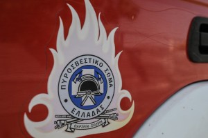 Συναγερμός στο Πέραμα με φωτιά σε ρυμουλκό πλοίο - Επιχειρούν 15 πυροσβέστες με 5 οχήματα