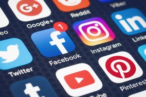Χαμός στα social media: Προβλήματα σε Facebook, Instagram και Whatsapp