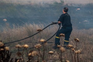 Πυρκαγιά ξέσπασε στην Παιανία - Φόβος μην πάρει έκταση λόγω έντονων ανέμων στην περιοχή