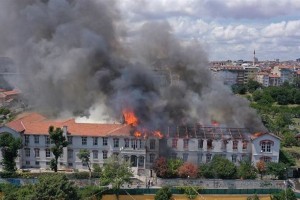 Κωνσταντινούπολη: Σκηνές αποκάλυψης από το ελληνικό νοσοκομείο - Πώς ξέσπασε η φωτιά στο ιστορικό κτίριο (Video)