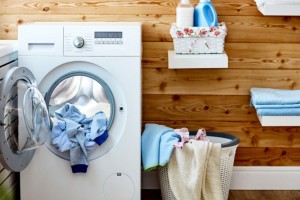 Ούτε ίχνος τσαλακώματος: Οι 6 τρόποι για να βγαίνουν τα ρούχα από το πλυντήριο λες και μόλις σιδερώθηκαν