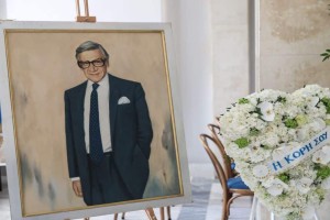 Το τελευταίο αντίο στον Ζάχο Χατζηφωτίου - Εικόνες από την  κηδεία του στο Α' Νεκροταφείο