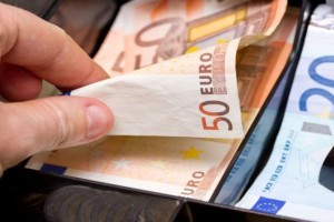 «Επιδρομή» στα ΑΤΜ της χώρας: Νέο επίδομα 1000€ – Πώς θα το πάρετε