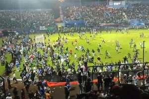 Τραγωδία χωρίς προηγούμενο στην Ινδονησία: Επεισόδια σε ποδοσφαιρικό αγώνα με εκατοντάδες νεκρούς!