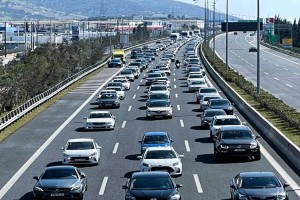 Κυκλοφοριακό κομφούζιο στην Αττική: Μετ' εμποδίων η κυκλοφορία σε αρκετούς δρόμους - Ποιους να αποφύγετε
