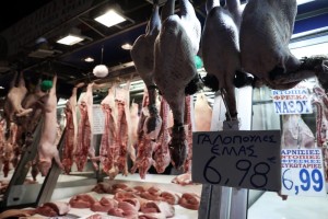 Πόσο θα "πονέσει" τις τσέπες μας το εορταστικό τραπέζι; Πώς θα κυμανθούν οι τιμές κρέατος και γαλοπούλας