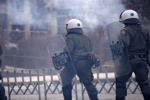 Θεσσαλονίκη - πυροβολισμός 16χρονου: Οδήγείται στον εισαγγελέα σήμερα (6/12) ο αστυνομικός - Φόβοι για νέα επεισόδια