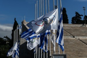 Η φωτογραφία της ημέρας: Μεσίστιες οι σημαίες στο Παναθηναϊκό Στάδιο για τον Ολυμπιονίκη Κωνσταντίνο Γλύξμπουργκ