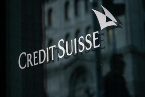 Σανίδα σωτηρίας για την Credit Suisse: Πρόταση 1 δισ. δολαρίων για την εξαγορά της από τη μεγαλύτερη ελβετική τράπεζα