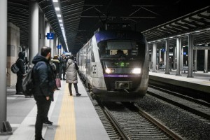 Η φωτογραφία της ημέρας: Σταδιακή επανεκκίνηση των τρένων μετά το δυστύχημα