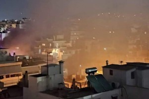 Συναγερμός στο Βύρωνα: Φωτιά σε μονοκατοικία – Καίγεται ολοσχερώς