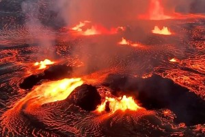 Eξερράγη το ηφαίστειο Κιλαουέα στη Χαβάη (video)