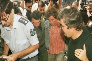 Η τριπλή παιδοκτονία που σόκαρε την Ελλάδα το 1999 - Όταν ο Γιώργος Μεταξάκης έπνιξε τα αγγελούδια του πετώντας τα στο ποτάμι (video)