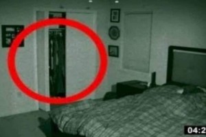 32χρονος έβαλε κρυφή κάμερα στο δωμάτιο της κοπέλας του γιατί νόμιζε πως τον απατά - Αυτό που κατέγραψε τον «πάγωσε» για τα καλά!