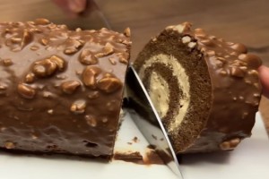 Σοκολατένια "βόμβα": Γλυκό ψυγείου με σοκολάτα, κρέμα και ξηρούς καρμούς έτοιμο σε 4'