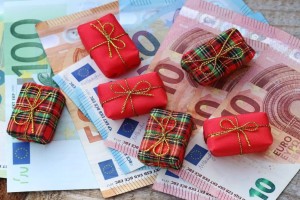 «Κλείδωσε» μεγάλο έκτακτο επίδομα τα Χριστούγεννα: Επιταγή ακρίβειας φέρνει το υπερπλεόνασμα 300 εκατ. ευρώ στον προϋπολογισμό!
