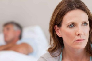 Η ερωτική ζωή δεν σταματά στην εμμηνόπαυση - Τι λέει ο ειδικός και ποιες οι λύσεις που προτείνει