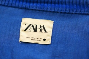 Ουρές από γυναίκες στα Zara: Το πιο θηλυκό φόρεμα του μήνα θα το βρεις μόνο με €9,99