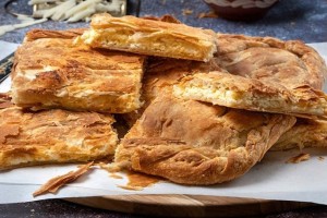 Τυρόπιτα «κασιάτα»: Η περίφημη πίτα του Μετσόβου - Παρασκευάζεται με μόλις 5 υλικά