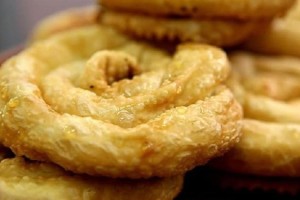 Μιλούν γι' αυτή σε όλο τον κόσμο: Σαρικόπιτα από την Κρήτη - Η παραδοσιακή τυρόπιτα με ξινομυζήθρα και μέλι