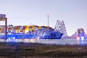 Βαλτιμόρη: Τα σενάρια για την τραγωδία - Γιατί έπεσε πάνω στην γέφυρα το πλοίο;