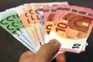 Νέο επίδομα 400 ευρώ: Μεγάλη ανάσα για τους δικαιούχους
