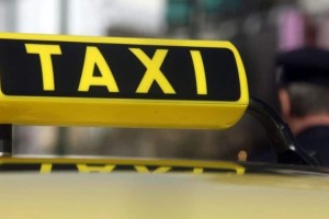 Συνελήφθη ταξιτζής με «πειραγμένη» ταμειακή μηχανή – Άλλοι τρεις είχαν τάμπλετ αντί για ταξίμετρο
