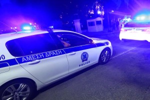 Συναγερμός στον Πειραιά: Γυναίκα αστυνομικός παρασύρθηκε από φορτηγό - Δίνει μάχη να κρατηθεί στη ζωή