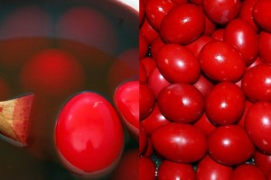 Κόκκινα αυγά: Το πασχαλινό μυστικό για να πετύχετε έντονο και φωτεινό χρώμα στην βαφή