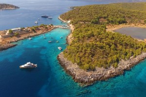 Παράδεισος: Το νησί κοντά στην Αθήνα που λίγοι ξέρουν και όσοι πάνε το λατρεύουν - Θα χρειαστείς λιγότερα από 50 ευρώ