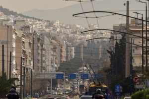 Καιρός σήμερα 23/4: Αυξημένη αφρικανική σκόνη, λασποβροχές και ζέστη - Πότε υποχωρεί το φαινόμενο (video)