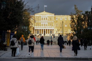 Συντάξεις Μαΐου: Πότε θα καταβληθούν - Ποιους θα αφορούν οι πρώτες πληρωμές (video)